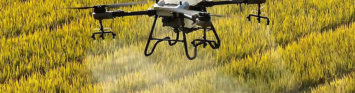 Τα ψεκαστικά drones βελτιώνουν τις καλλιέργειες ρυζιού. Τα ψεκαστικά drones βελτιώνουν τις καλλιέργειες ρυζιού.